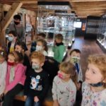 grupa dzieci z Zerówki w sali muzem "Błękitny baranek"