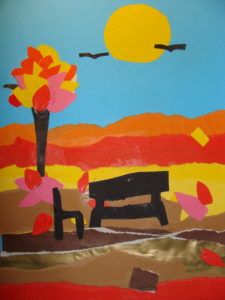 Praca na pierwszym planie przedstawia ławeczkę i po obu stronach drzewa. Całość w jesiennej scenerii kolorystycznej.