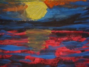 Praca przedstawia krajobraz z zachodem słońca. Żółte słońce widnieje nad czerwono-niebieskim morzem roztaczającym się na pierwszym planie.
