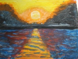 Praca przedstawia krajobraz z zachodem słońca. Żółte słońce widnieje nad wodami jeziora roztaczającym się na pierwszym planie.