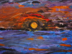 Praca przedstawia krajobraz z zachodem słońca. Żółte słońce na wielokolorowym, gorącym niebie, roztacza się nad morzem pierwszego planu.