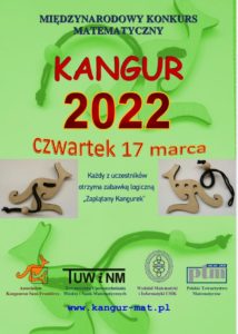 Plakat Konkursu Kangur 2022. Tekst na zielonym tle z datą i nagrodą, którą jest drewniana zabawka logiczna w kształcie kangura.
