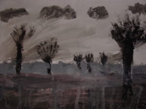 Praca przedstawia krajobraz z drzewami i polami w szacie pochmurnej, deszczowej pogody. Po prawej stronie, na pierwszym planie stoi drzewo. Podobne drzewa znajdują się na dalszych planach w środkowej i lewej części krajobrazu.