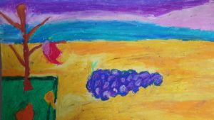 Praca przedstawia - na pierwszym planie, centralnie - kiść winogron, po lewej suche drzewo wszystko w scenerii plaży z morzem na horyzoncie.