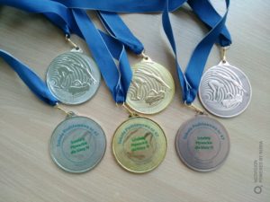6 medali po dwa złote srebrne i brązowe z wyścigu sztafet.