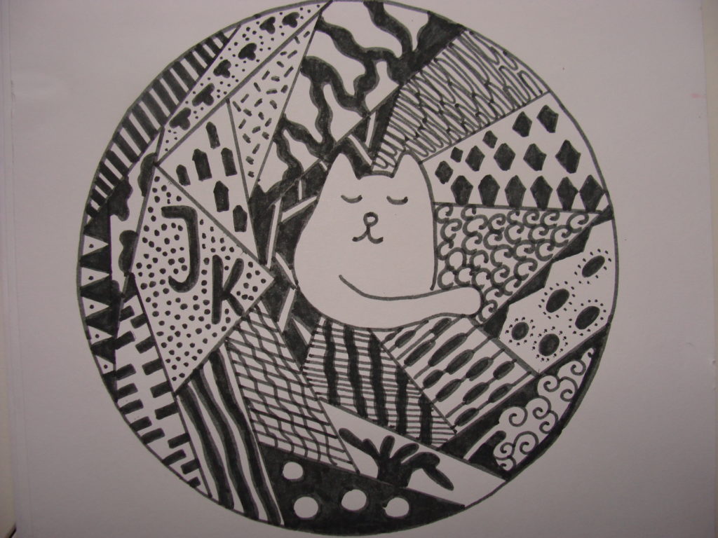 Praca przedstawia kompozycję abstrakcyjnych linii i plam wykonanych w formie rysunku czarną kreską, mazakiem. W centralnej części można rozpoznać zarys kotka