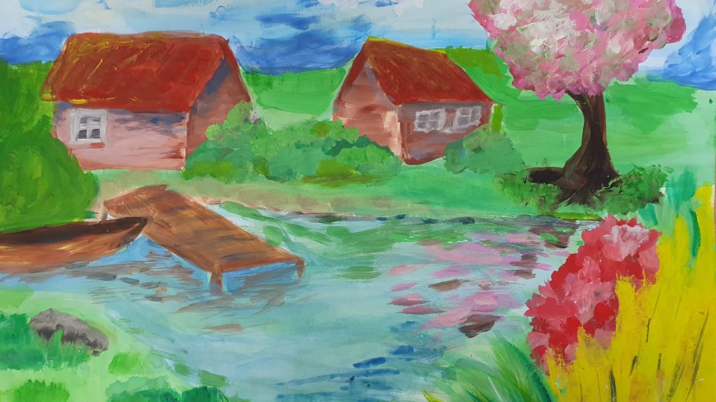 "Pomost nad jeziorem" - praca przedstawia widok na jezioro z pomostem i łódką. Na pierwszym planie żółte trawy z kwiatami, a za nimi kwieciste drzewo. Za jeziorem, na drugim planie dwa domki z oknami i zielone łąki po horyzont