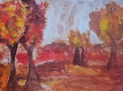 Praca przedstawia jesienny krajobraz z drzewami. Krajobraz podzielony jest na trzy plany, na których rozplanowane są sylwetki drzew z puszystymi, jesiennymi koronami