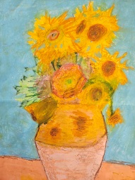 Praca przedstawia wazon z kwiatami słoneczników