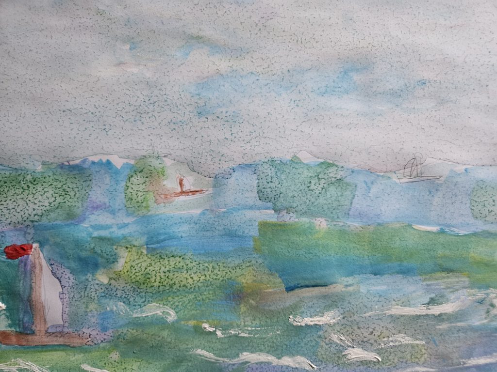 Praca przedstawia widok na morze z oddalającymi się żaglóweczkami