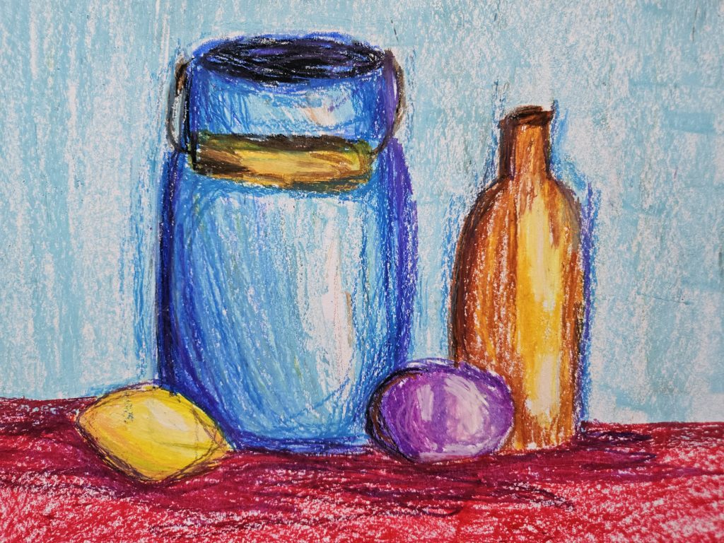 Praca przedstawia kompozycję malarską kilku brył - od lewej cytrynę, niebieską kankę, , fioletową śliwkę, brązową butelkę