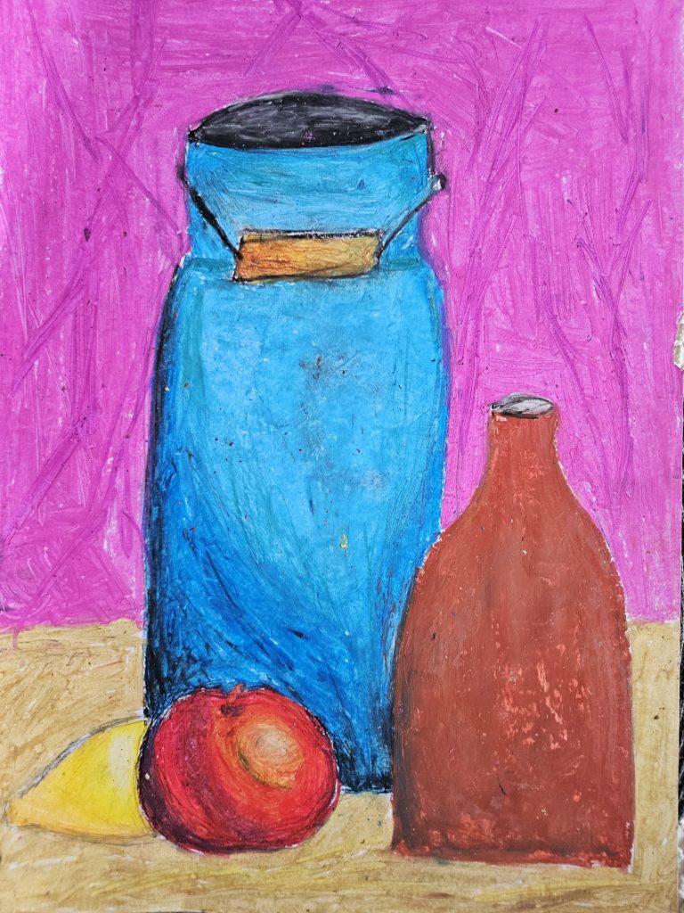 Praca przedstawia kompozycję malarską kilku brył - od lewej; cytrynę, czerwony pomidor, cytrynę, niebieską kankę, brązową butelkę