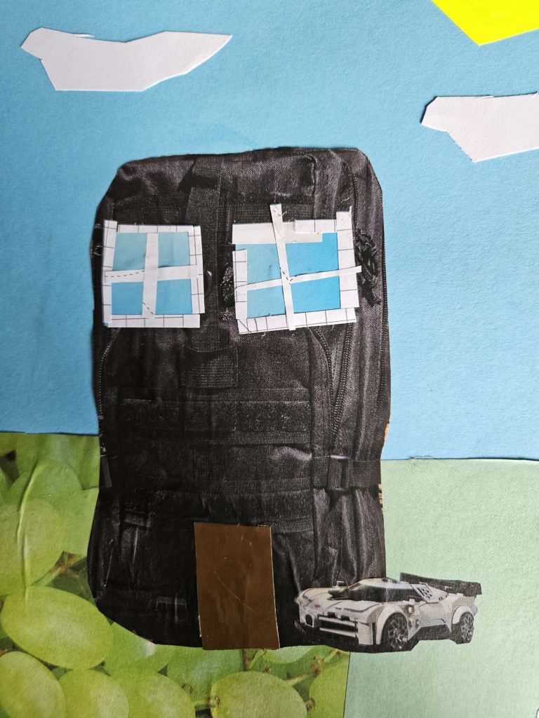 Na pasie zieleni budynek  inspirowany kształtem plecaka