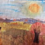 Praca przedstawia krajobraz jesienny z polanami , górkami aż po horyzont, na których stoją pojedyncze drzewa. Całość w gamie barw jesiennych