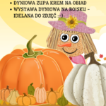 Plakat informuje o „Dniu Dyni”, który odbędzie się 28 października (wtorek). Zawiera listę atrakcji: stroje w kolorze pomarańczowym, stoisko z wypiekami, ścieżkę zadań „Pumpkin Challenge Path”, dyniową zupę krem na obiad oraz wystawę dyń na boisku. Grafika przedstawia dynie i uśmiechniętego stracha w różowym kapeluszu.